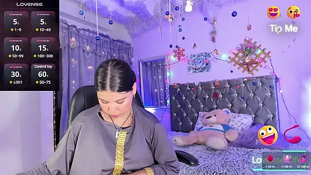 ShairaAwada online show from December 4, 1:31 pm