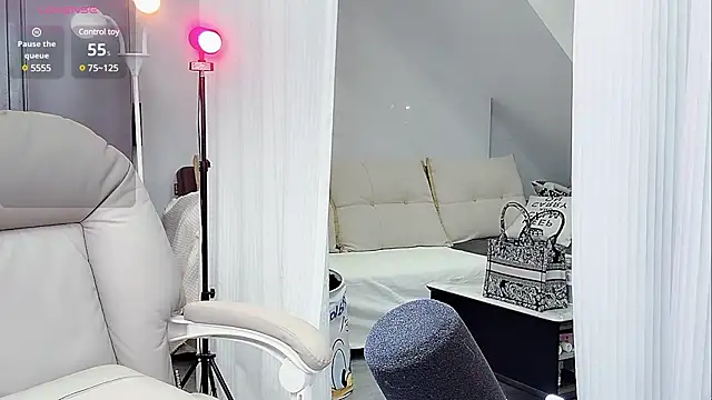 Snapshot of yoyo520- chatting on March 8, 8:14 pm yoyo520- online show from March 8, 8:14 pm