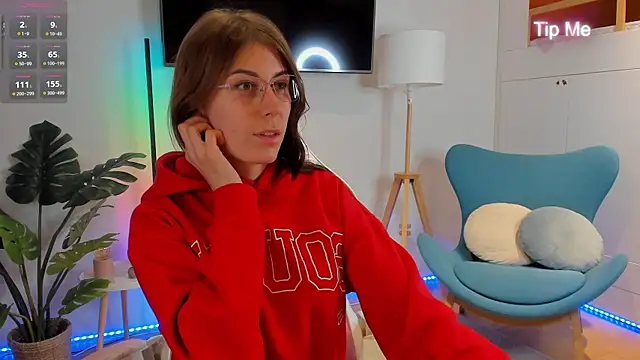 Snapshot of Hailey_Green chatting on May 25, 9:21 pm Hailey Green online show from May 25, 9:21 pm