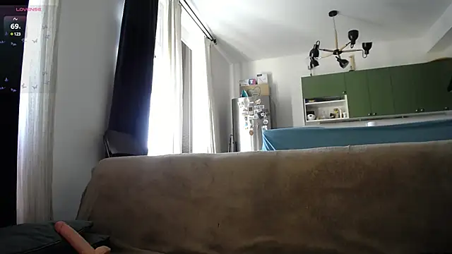 Blond Woman online show from February 19, 9:28 am