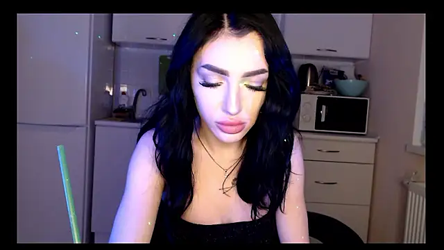 NancyLovee  online show from December 4, 9:46 pm