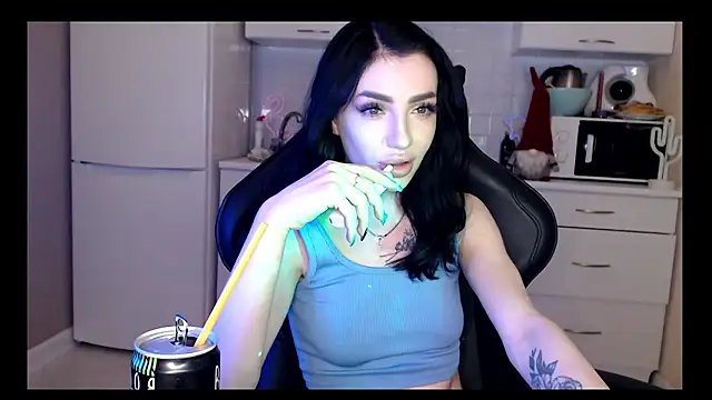 NancyLovee  online show from December 5, 10:45 pm