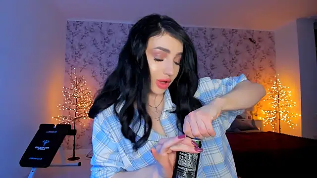 Snapshot of NancyLovee_ chatting on February 19, 8:27 pm NancyLovee online show from February 19, 8:27 pm