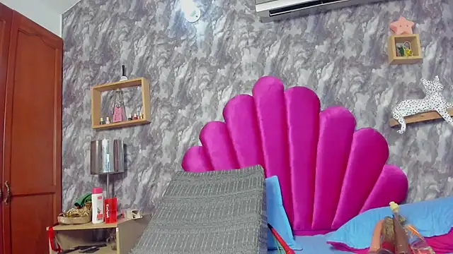 EMMAPARISS online show from March 17, 9:45 pm