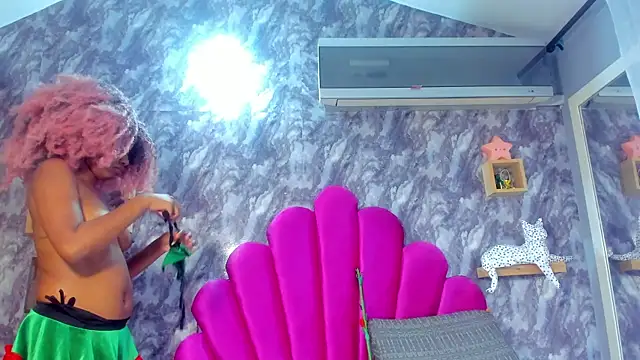 EMMAPARISS online show from December 22, 11:51 am