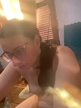 Snapshot of gloria7v05 chatting on March 11, 11:55 am gloria7v05 online show from March 11, 11:55 am