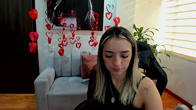 Snapshot of Katapinter chatting on February 18, 1:00 pm Katapinter online show from February 18, 1:00 pm