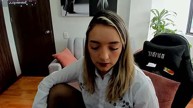 Snapshot of Katapinter chatting on March 5, 4:46 pm Katapinter online show from March 5, 4:46 pm