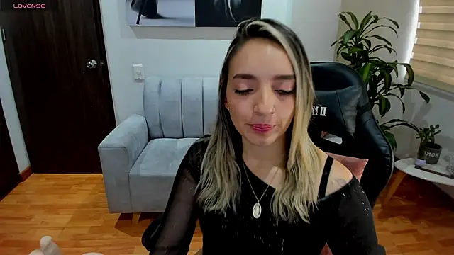 Snapshot of Katapinter chatting on March 6, 7:32 pm Katapinter online show from March 6, 7:32 pm