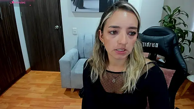 Snapshot of Katapinter chatting on March 19, 9:58 pm Katapinter online show from March 19, 9:58 pm