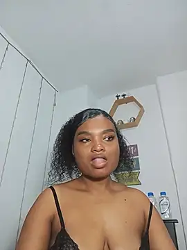 Snapshot of gianna_smith chatting on July 10, 10:40 am gianna smith online show from July 10, 10:40 am