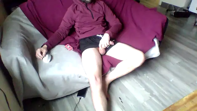 Snapshot of maccdaddy87 chatting on April 2, 8:17 pm maccdaddy87 online show from April 2, 8:17 pm