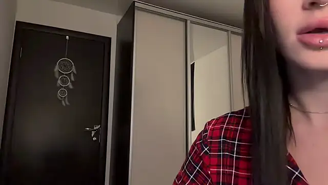 Snapshot of ur_molly chatting on October 20, 1:33 pm ur molly online show from October 20, 1:33 pm