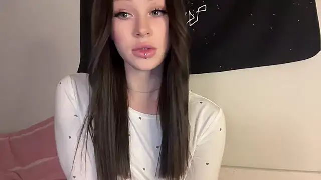 Snapshot of ur_molly chatting on October 28, 6:10 pm ur molly online show from October 28, 6:10 pm