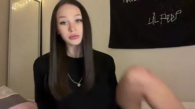 Snapshot of ur_molly chatting on October 31, 12:17 pm ur molly online show from October 31, 12:17 pm