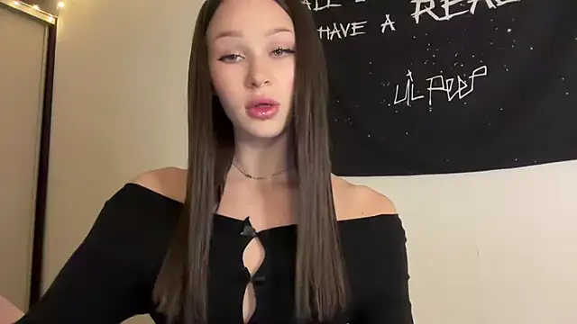 Snapshot of ur_molly chatting on November 7, 1:00 pm ur molly online show from November 7, 1:00 pm