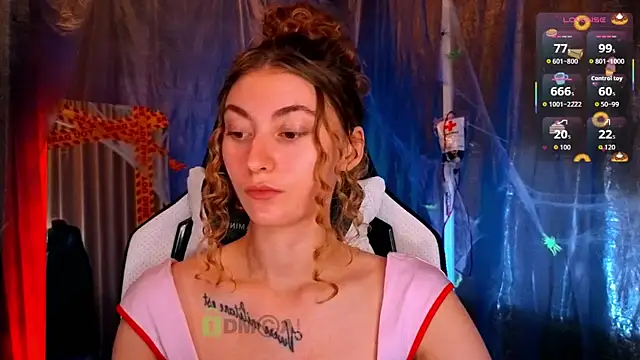 Snapshot of lady_curls chatting on October 26, 11:31 pm lady curls online show from October 26, 11:31 pm