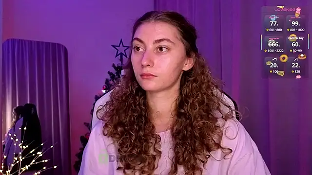 Snapshot of lady_curls chatting on December 13, 11:21 pm lady curls online show from December 13, 11:21 pm