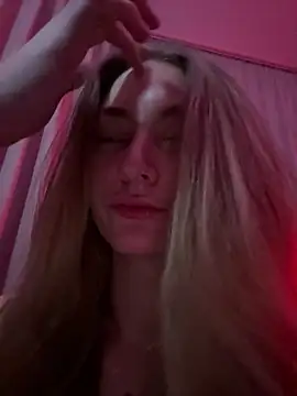 lady curls online show from February 28, 9:49 pm