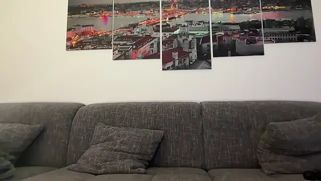 Snapshot of EmilyWi_ chatting on February 18, 1:10 am EmilyWi online show from February 18, 1:10 am