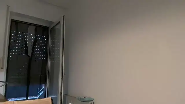 Snapshot of EmilyWi_ chatting on October 13, 4:51 pm EmilyWi online show from October 13, 4:51 pm