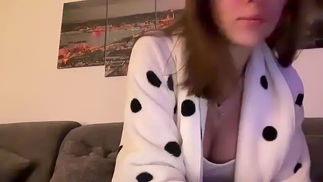 Snapshot of EmilyWi_ chatting on October 17, 5:04 pm EmilyWi online show from October 17, 5:04 pm