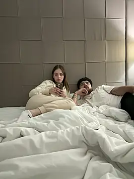 MrAndMrsSavage online show from March 22, 9:10 pm