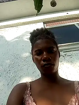 Snapshot of Yourlittlegirl19 chatting on December 17, 5:18 am Yourlittlegirl19 online show from December 17, 5:18 am