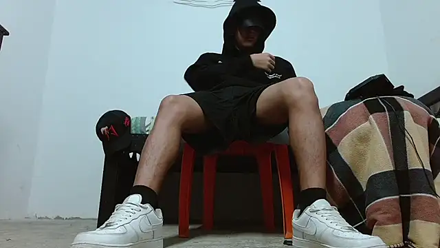 Snapshot of Macho_Dom chatting on April 14, 11:00 pm Macho Dom online show from April 14, 11:00 pm