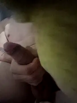 Snapshot of daviotaviano chatting on December 15, 10:47 pm daviotaviano online show from December 15, 10:47 pm