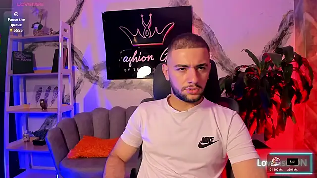 MaximusDick1  online show from January 16, 3:54 am