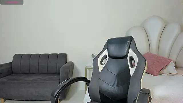 Snapshot of MaximusDick1_ chatting on June 23, 12:25 pm MaximusDick1 online show from June 23, 12:25 pm