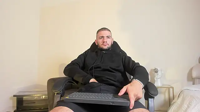Snapshot of MaximusDick1_ chatting on June 30, 12:06 pm MaximusDick1 online show from June 30, 12:06 pm