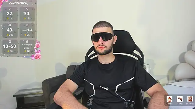 Snapshot of MaximusDick1_ chatting on July 1, 12:29 pm MaximusDick1 online show from July 1, 12:29 pm