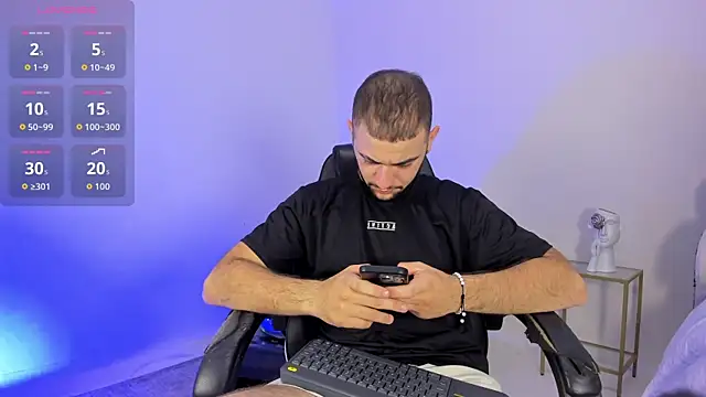 Snapshot of MaximusDick1_ chatting on July 13, 12:52 pm MaximusDick1 online show from July 13, 12:52 pm
