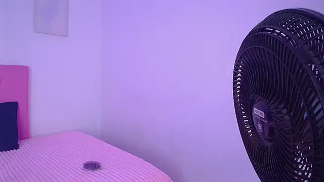 Snapshot of issa_kitty chatting on January 25, 4:03 pm issa kitty online show from January 25, 4:03 pm