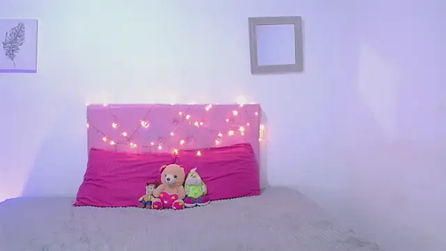 Snapshot of issa_kitty chatting on March 18, 9:53 pm issa kitty online show from March 18, 9:53 pm