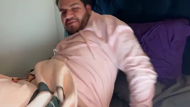 Snapshot of bearcloudcomputa chatting on December 2, 5:48 am bearcloudcomputa online show from December 2, 5:48 am