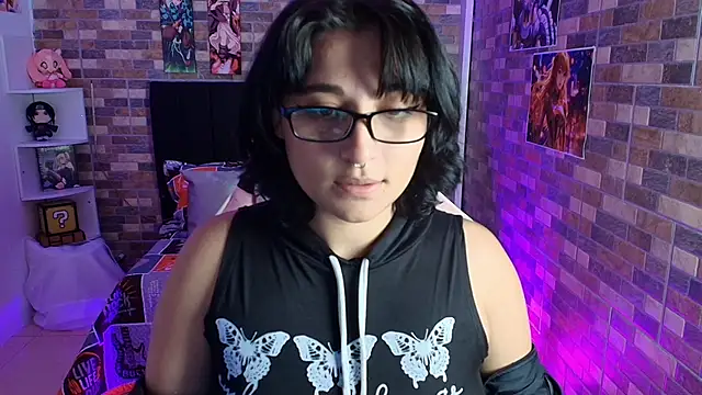 Snapshot of Pauilina chatting on December 9, 4:01 am Pauilina online show from December 9, 4:01 am