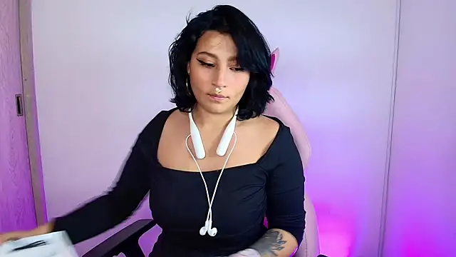 Snapshot of Pauilina chatting on January 13, 8:48 pm Pauilina online show from January 13, 8:48 pm