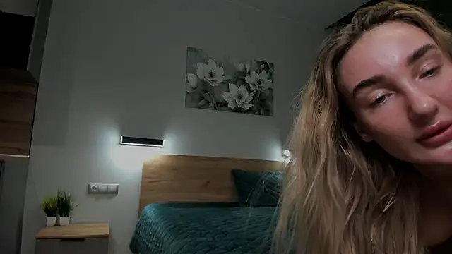 chloewallace online show from December 2, 10:01 pm