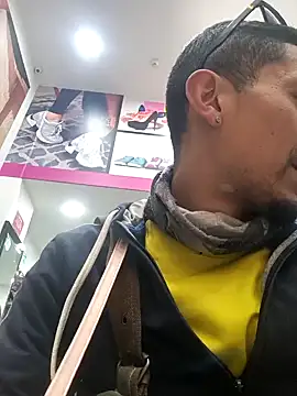 Snapshot of jeremiabello chatting on December 22, 8:36 pm jeremiabello online show from December 22, 8:36 pm