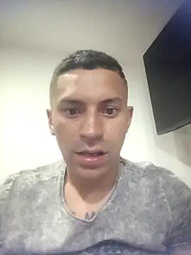 Snapshot of jeremiabello chatting on February 1, 3:49 am jeremiabello online show from February 1, 3:49 am