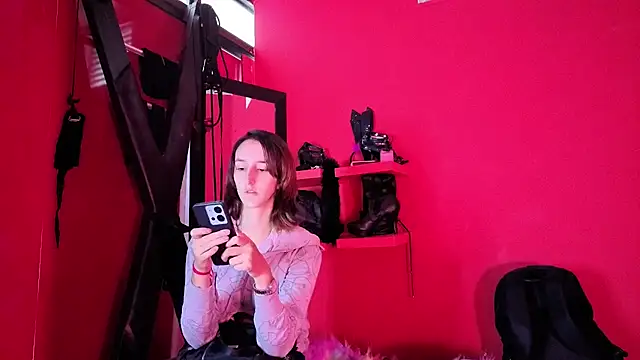Snapshot of Ambar_Roux_ chatting on June 18, 12:53 pm Ambar Roux online show from June 18, 12:53 pm