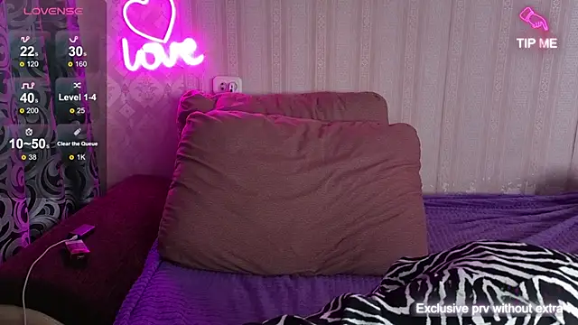 Snapshot of KellyCrystall chatting on September 22, 6:26 am KellyCrystall online show from September 22, 6:26 am