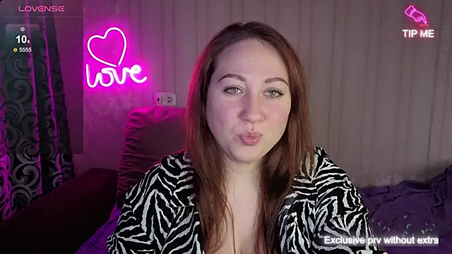 Snapshot of KellyCrystall chatting on November 7, 4:23 am KellyCrystall online show from November 7, 4:23 am