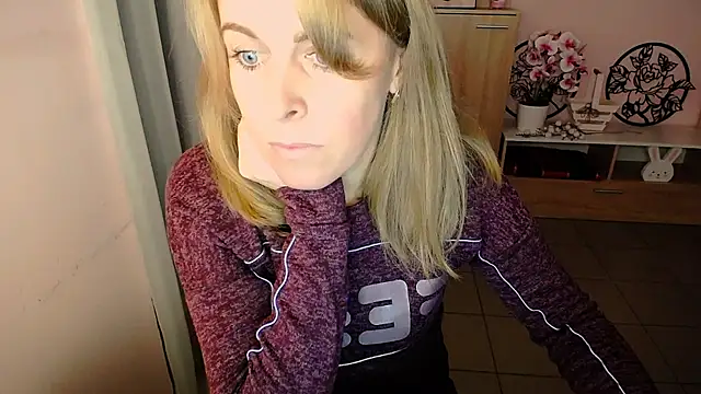 Hot Milady online show from December 11, 7:31 am