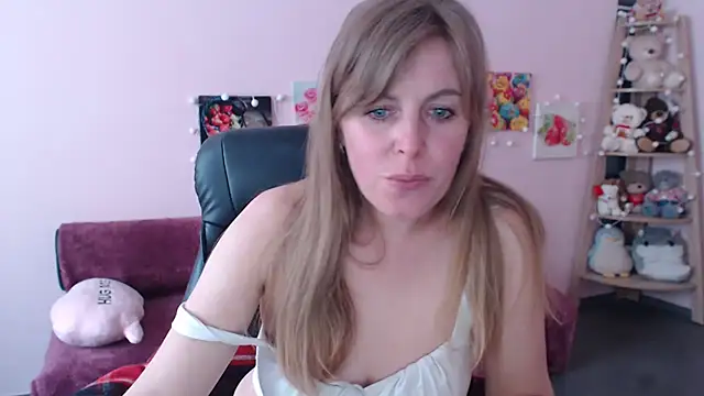 Hot Milady online show from May 1, 8:08 am