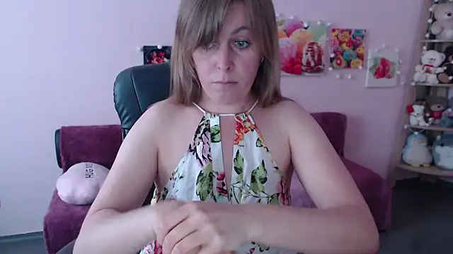 Snapshot of Hot_Milady chatting on May 15, 7:48 am Hot Milady online show from May 15, 7:48 am
