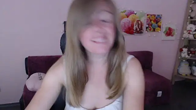 Snapshot of Hot_Milady chatting on June 17, 7:33 am Hot Milady online show from June 17, 7:33 am